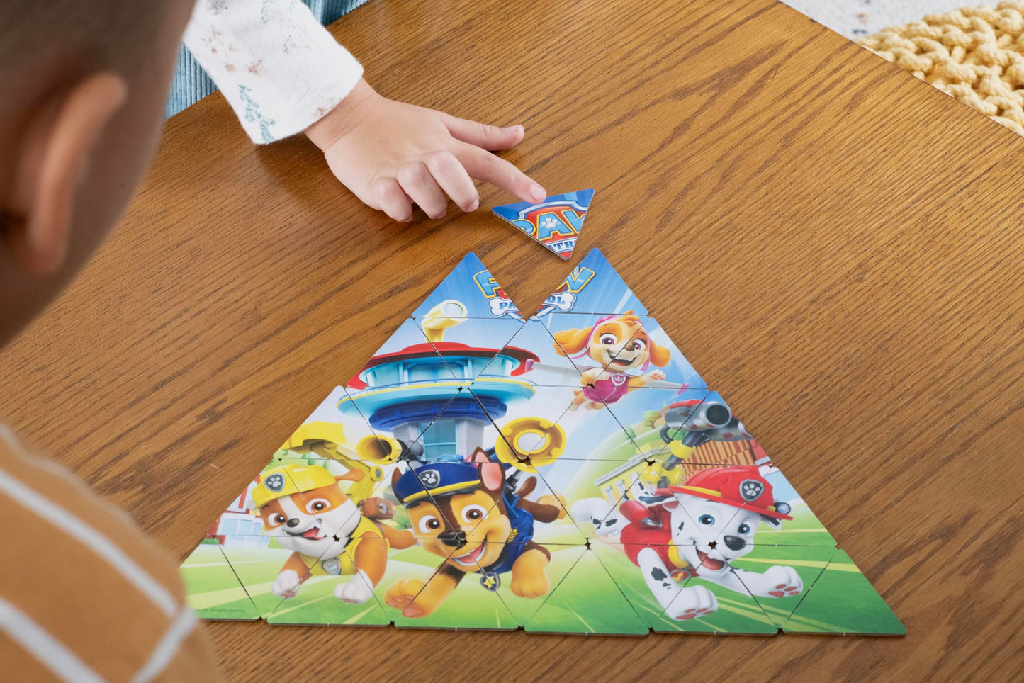 Triominos Junior - Paw Patrol Edition - Dominoes Game for Children from 4 Years Old - 3 Sided Dominoes - Observation and Association Game - Double Sided Triomino or Puzzle