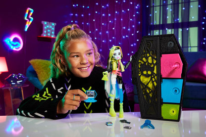 Monster High Skulltimate Secrets Neon Frights Doll & Accessories, Frankie Stein with Dress-Up Locker & 19+ Surprises